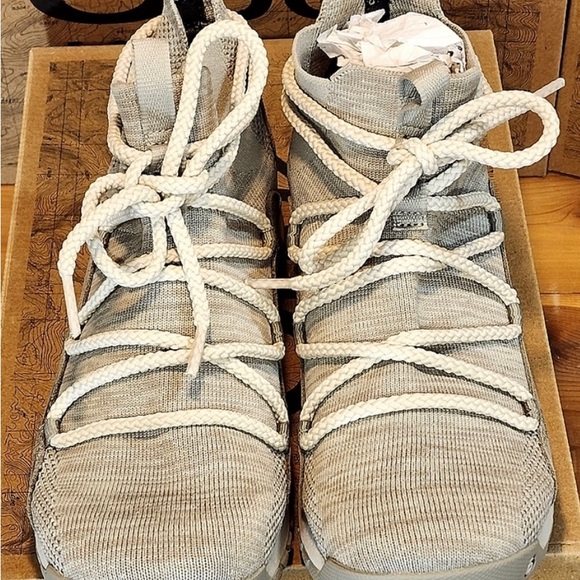 Oboz Lena Mid Hiking Boot - Picture 2 of 3